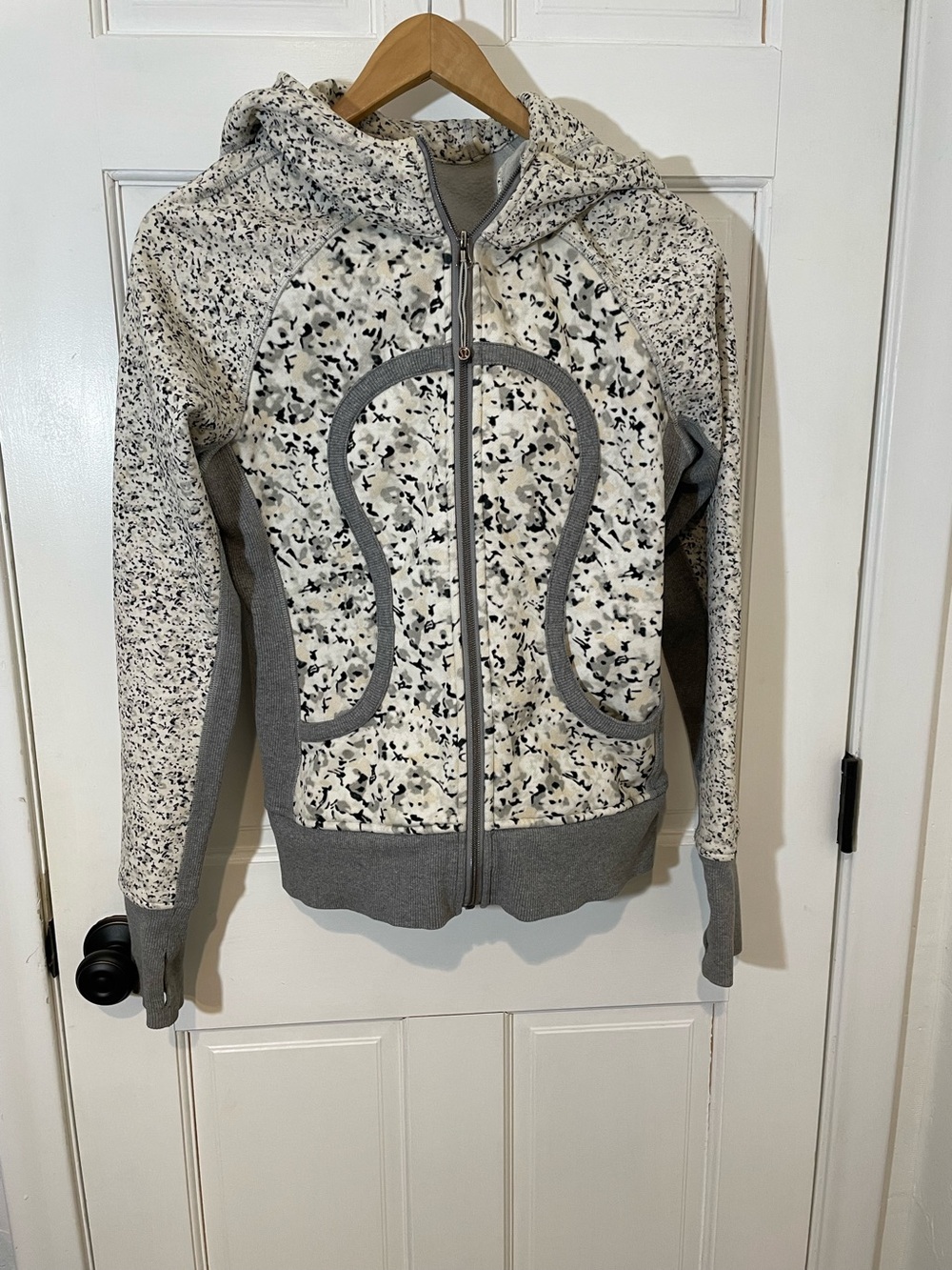 Limited Edition Lululemon Scuba Hoodie II - Not So Petite Fleur Silver Spoon -8